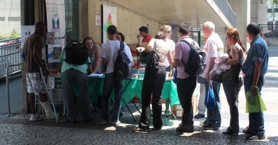 Rede Social Zona Norte vai distribuir livros no metrô