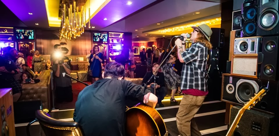 Guitarrista do RHCP faz show no Hard Rock Hotel