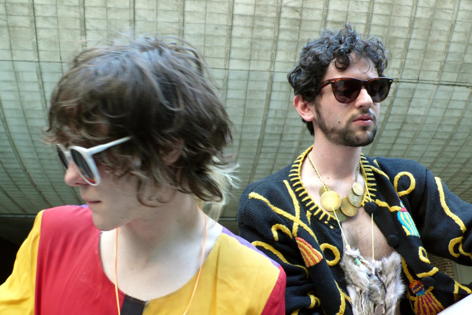 MGMT convida aliens para novo clipe