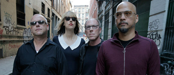 Pixies quer ser a banda de apoio de David Bowie