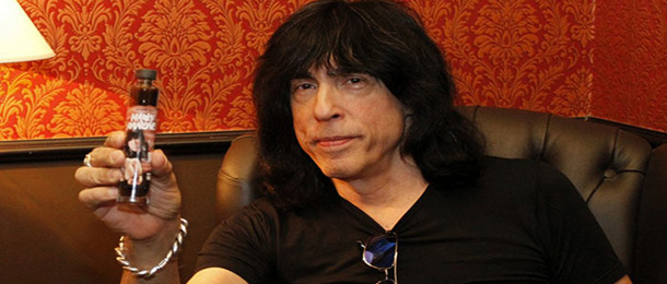 Marky Ramone lança molho de pimenta