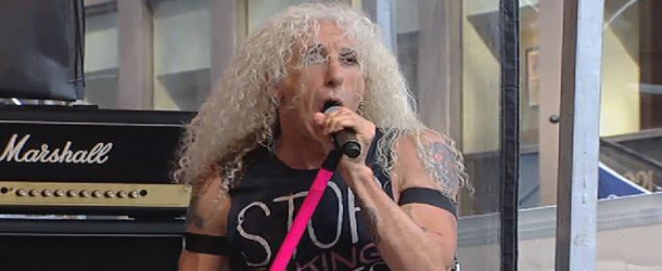 Confira apresentação ao vivo do Twisted Sister