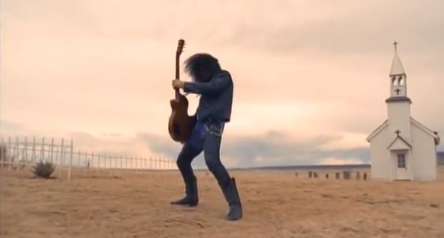 Slash diz não entender clipe de “November Rain”