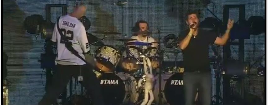 System Of A Down faz apresentação na Califórnia