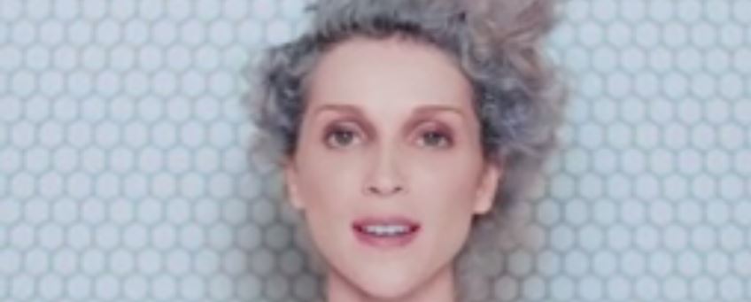 Veja “Birth in Reverse”, novo clipe de St. Vincent