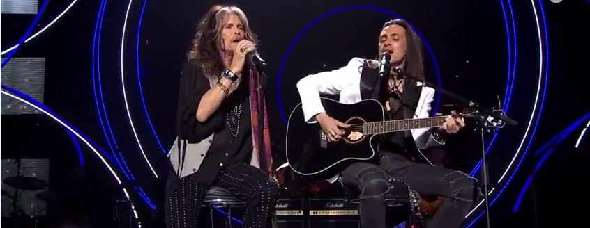 Steven Tyler e Nuno Bettencourt cantam “More Than Words”