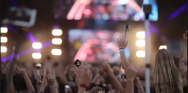 Pau de selfie não será permitido no Lollapalooza 2015