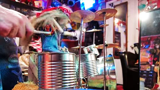 Veja miniatura do baterista do Rush tocando Tom Sawyer