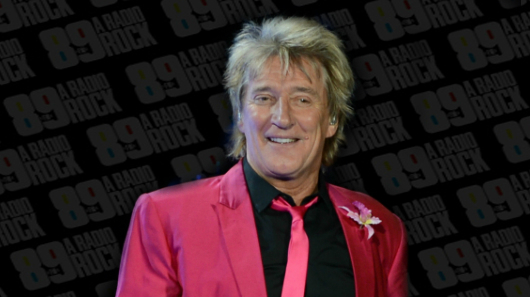 Rod Stewart dá exemplo no auxílio aos refugiados da guerra na Ucrânia