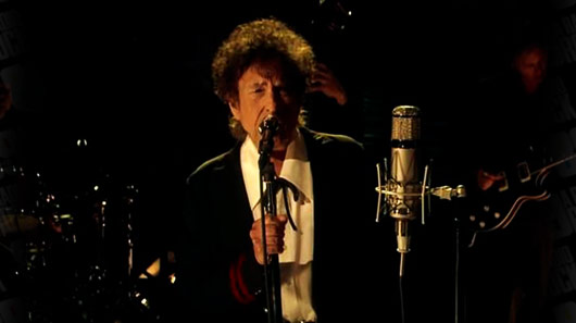 Bob Dylan faz cover de “It’s Man Man’s Man World” do James Brown