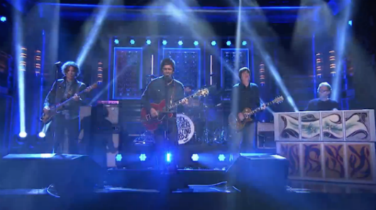 Noel Gallagher faz apresentação no programa de Jimmy Fallon