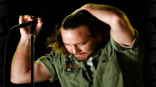 Eddie Vedder salva natal de família necessitada