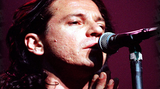 Ouça som inédito de Michael Hutchence, ex-vocal do INXS