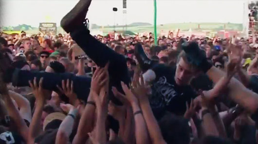 Parkway Drive faz cover matadora de clássico do Rage Against The Machine