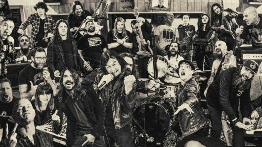 Ouça disco de supergrupo com participações de Dave Grohl e Corey Taylor