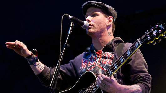 Corey Taylor faz cover de Green Day