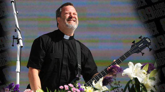 Endeusar o Nirvana é ridículo, diz baixista do Faith No More