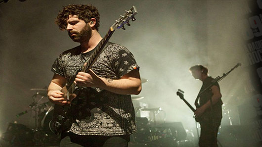 Foals toca som inédito ao vivo pela primeira vez