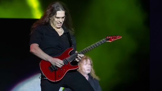 Confira primeiro show de Kiko Loureiro com o Megadeth