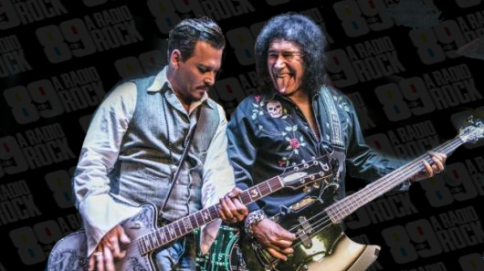 Confira Johnny Depp e Gene Simmons tocando em evento beneficente