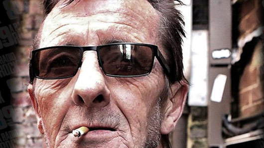 Phil Rudd finalmente aprova Axl Rose nos vocais no AC/DC