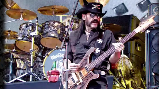 Veja uma das últimas apresentações de Lemmy comandando o Motörhead