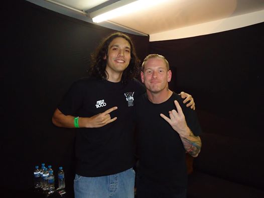 Corey Taylor ao lado do jornalista Wendell Correia