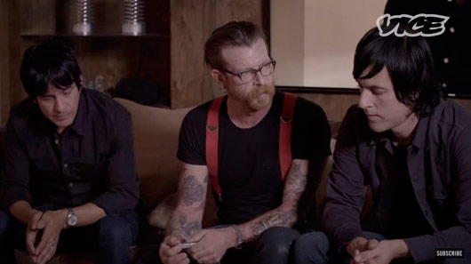 Eagles of Death Metal pretende tocar na reabertura do Bataclan. Veja entrevista