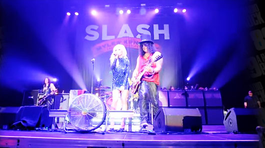 Veja performance de Slash com a cantora polonesa Doda Rabczewska no clássico “Sweet Child O´Mine”