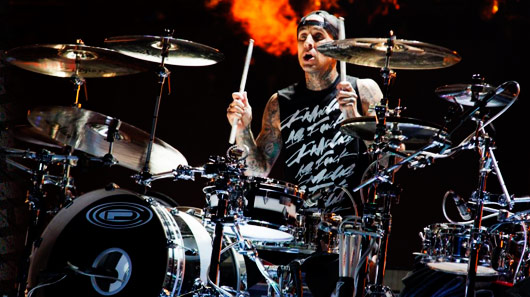 Nova formação do Blink-182 fará um grande álbum, garante Travis Barker