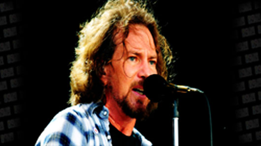 Eddie Vedder faz mais uma discreta homenagem a Chris Cornell