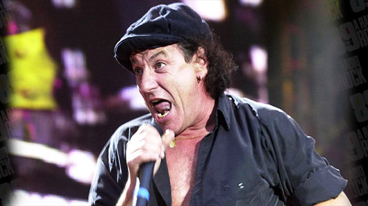 “Consigo ouvir música novamente”, diz Brian Johnson ao testar aparelho auditivo