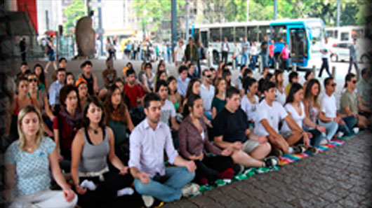 Saia da rotina: participe da meditação coletiva no MASP