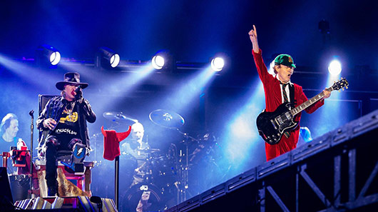 Angus Young esclarece que Axl Rose não produziu material novo com o AC/DC