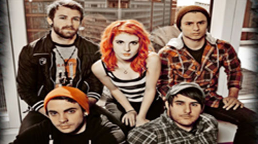 Paramore divulga fotos em estúdio