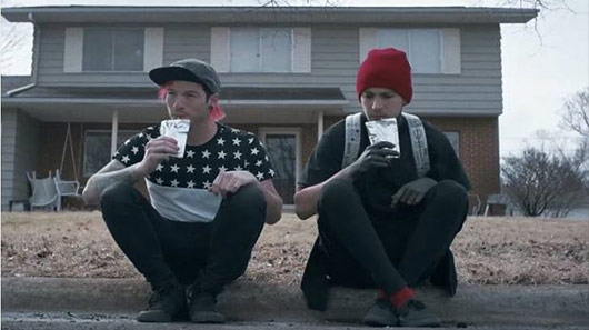 Twenty One Pilots divulga novo videoclipe