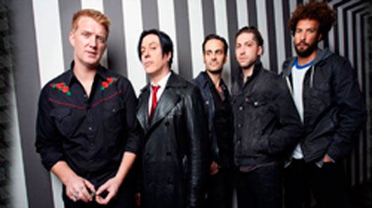 Queens Of Stone Age: novo disco já está pronto, diz ator e podcaster próximo à banda