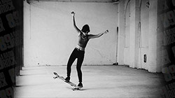 Longboarder brasileira protagoniza novo clipe do Beaty Heart