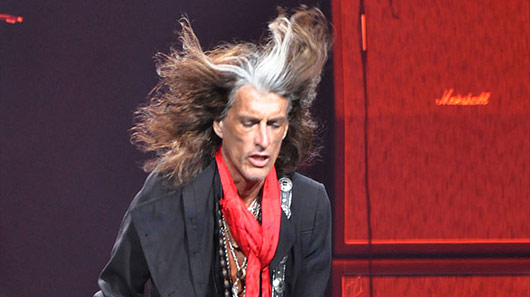 Joe Perry, do Aerosmith, diz que “está bem” depois de sofrer colapso