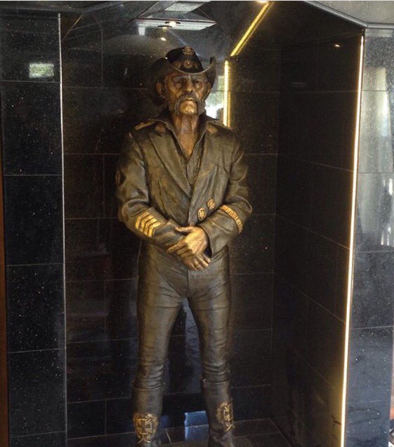 lemmy-estatua