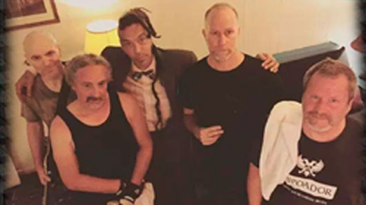 Faith No More realiza show com ex-vocalista Chuck Mosley