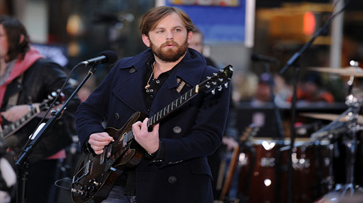 Vídeo: Kings Of Leon faz show poderoso em festival da BBC Radio 1, na Inglaterra