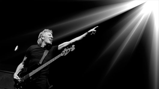 Roger Waters lança “Comfortably Numb 2022”; confira videoclipe