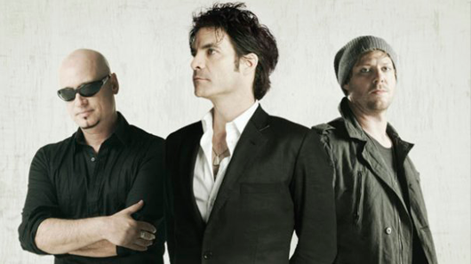 Train disponibiliza novo álbum “A Girl a Bottle a Boat”