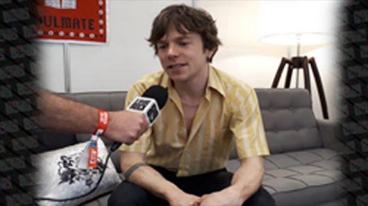 Exclusivo:  Cage The Elephant fará turnê acústica ainda este ano, diz vocalista