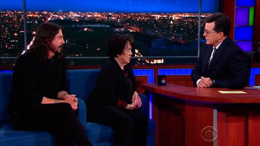 Dave Grohl e sua mãe falam sobre morte de Kurt Cobain em programa de TV