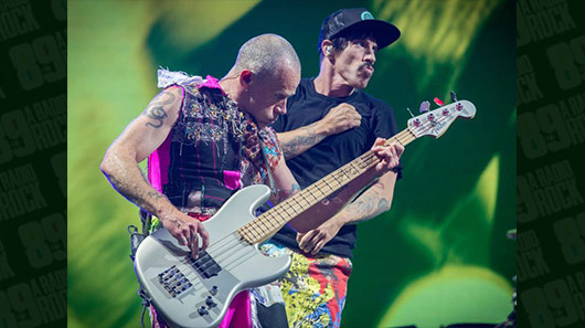 Red Hot Chili Peppers faz cover do Violent Femmes