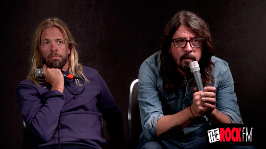 Dave Grohl e Taylor Hawkins fazem alerta sobre o perigo da depressão