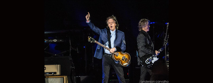 Paul McCartney reclama de celulares na plateia do Cavern Club