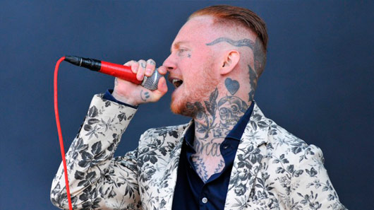 Frank Carter & The Rattlesnakes anuncia disco ao vivo